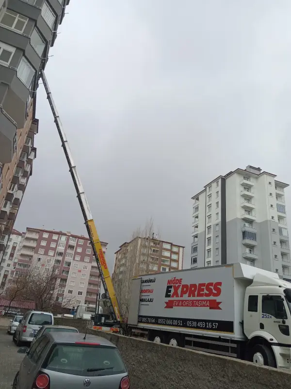 Apartmanda dış cephe asansörü kurulumu